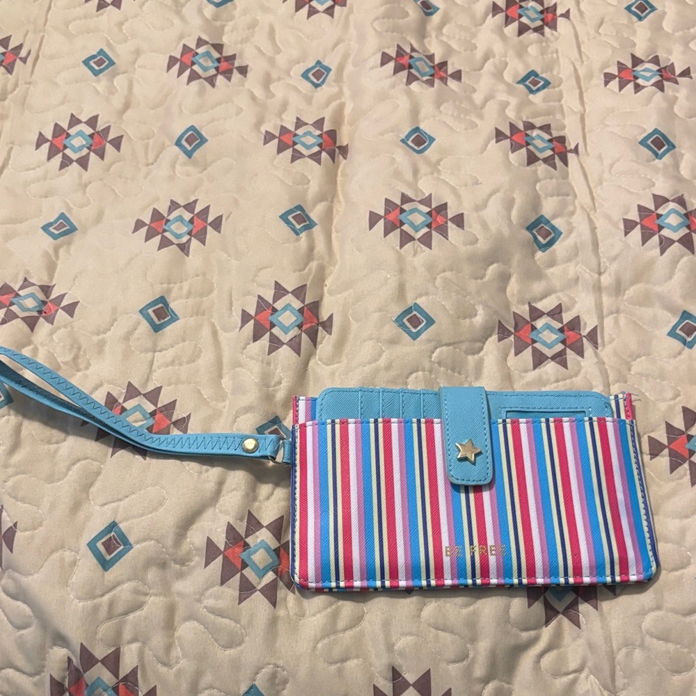 Wristlet never used/ new bought for cruise but it was bigger than my purse